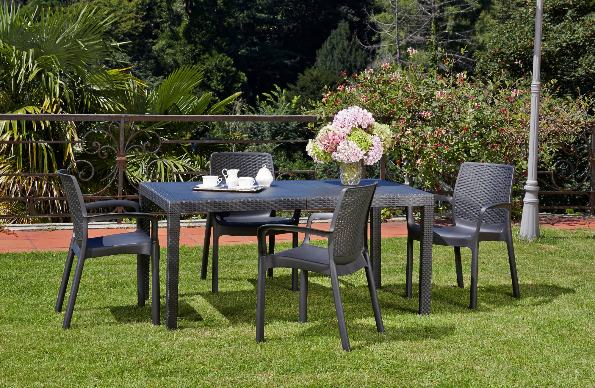 Sedia da esterno Anacleto, Seduta da giardino, Sedia per tavolo da pranzo, Poltrona outdoor effetto rattan, 100 % Made in Italy, Set da 4, Cm 54x60h82