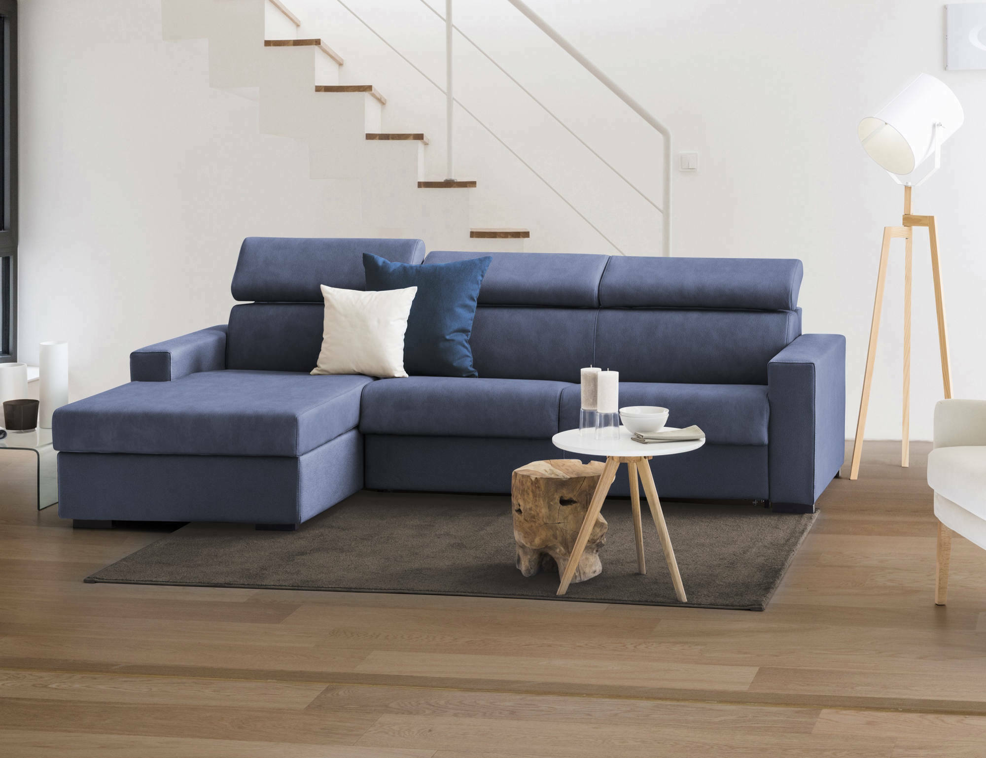 Divano Letto Alibabah, Divano ad angolo, Made in Italy, SofÃ  con apertura girevole, con Penisola contenitore Sinistra, con Braccioli standard, cm 280x95h85, Blu
