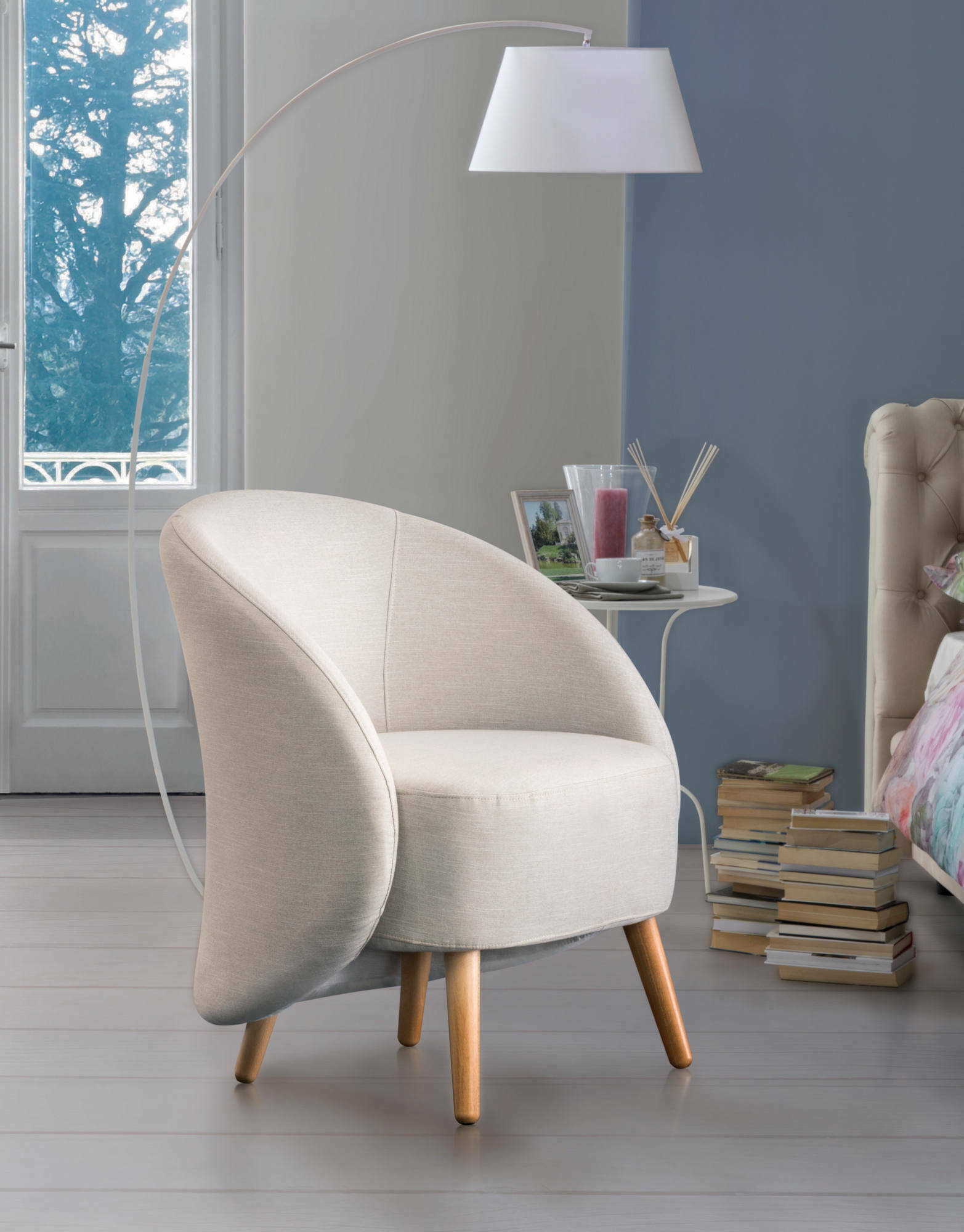 Poltrona Alla, Poltrona di design da salotto, 100% Made in Italy, Poltroncina relax in tessuto imbottito, cm 70x60h80, Beige