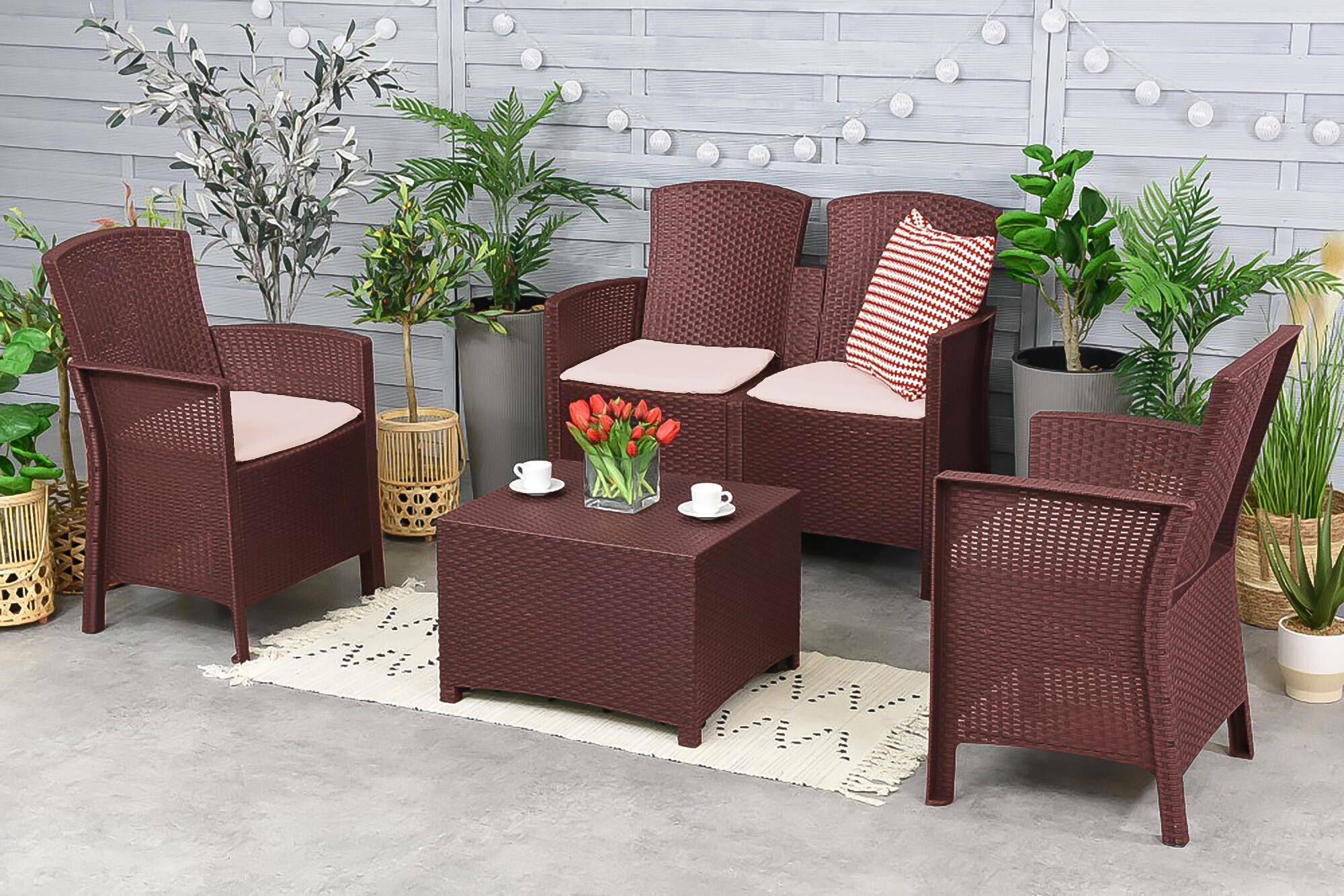 Salottino da esterno Asiak, Set da giardino con cuscini, Salottino effetto rattan, 100% Made in Italy colore Marrone