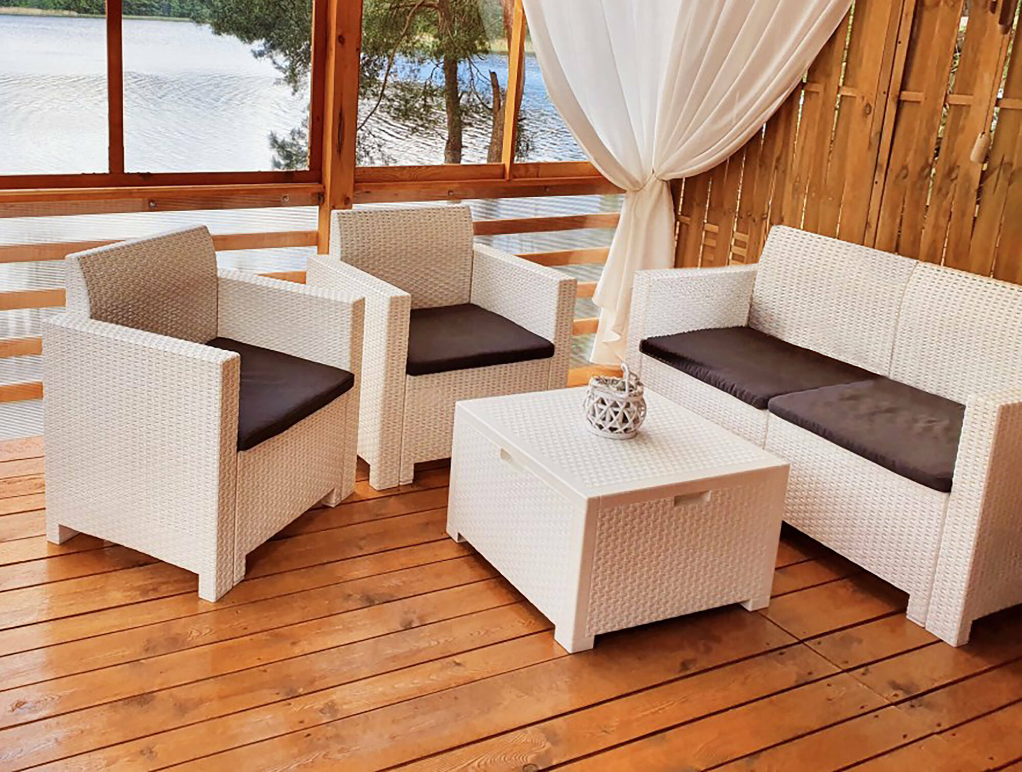 Salottino da esterno Gazania, Set da giardino con cuscini, Salottino effetto rattan, 100% Made in Italy colore Bianco
