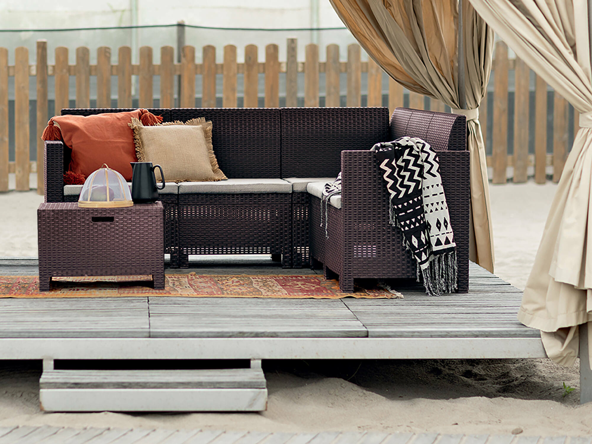 Salottino da esterno Somnus, Set da giardino con cuscini, Salottino effetto rattan, 100% Made in Italy, Marrone