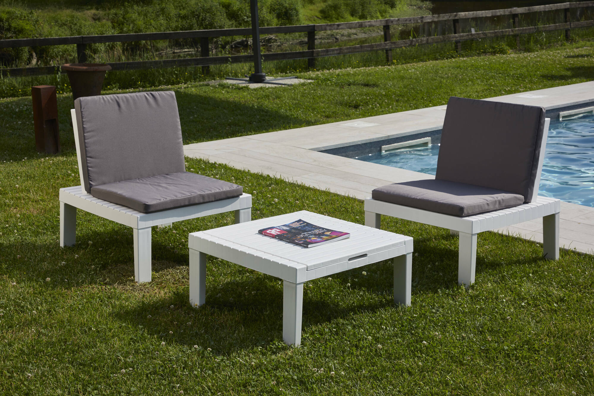 Salottino da esterno Aixela, Set da giardino con 2 sedute con schienale ed 1 modulo multifunzione, Salottino con cuscini, 100% Made in Italy, Bianco