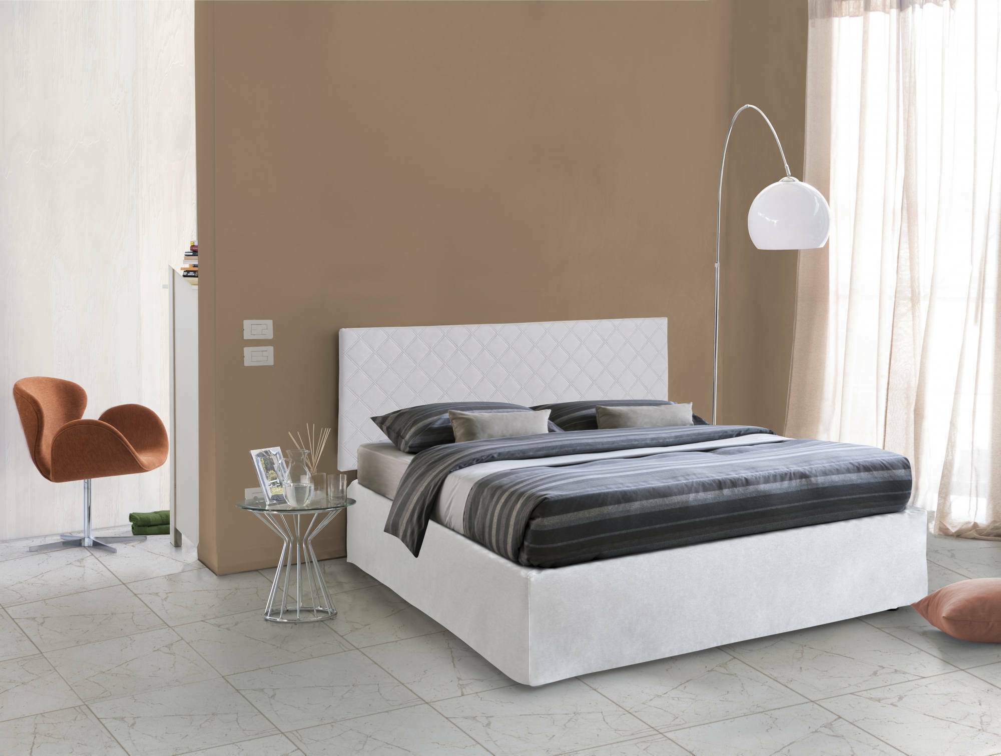 Letto matrimoniale Delinda, Set testata in ecopelle con rete ortopedica e mantovana, Made in Italy, con materasso incluso, cm 160x190, Bianco