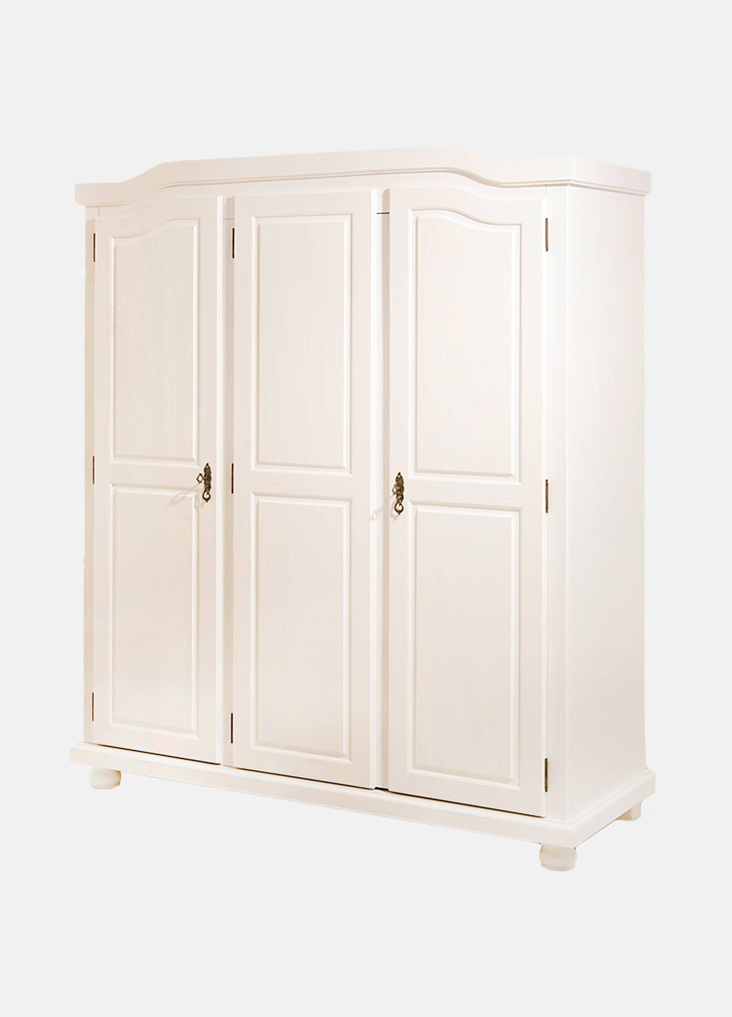 Armadio a tre ante battenti con ripiani interni in pino Dfleetwoo, colore bianco, cm 150 x 180 x 56.